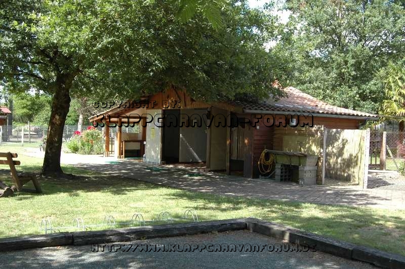 Aire Naturelle Le Cigales - Aquitaine - Sanitärgebäude