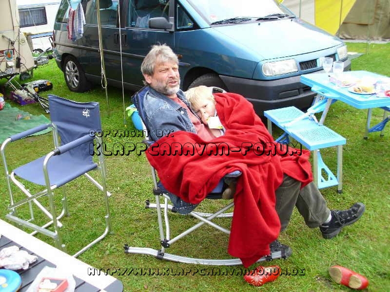 Wohlfuehlen im Campingschaukelstuhl