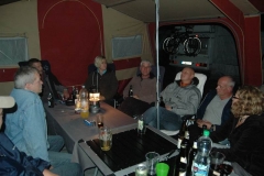 Grüppchen unter Sonnensegeln 7