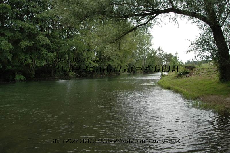 Camping Municipal La Plage – St.-Aulaye – Dronne am Platz