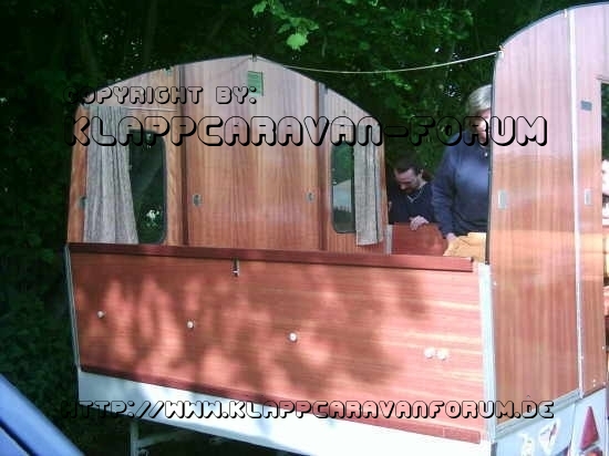 Aufbau Scholz Brüderchen - Die stabilen Holzwände sind aufgebaut und gesichert