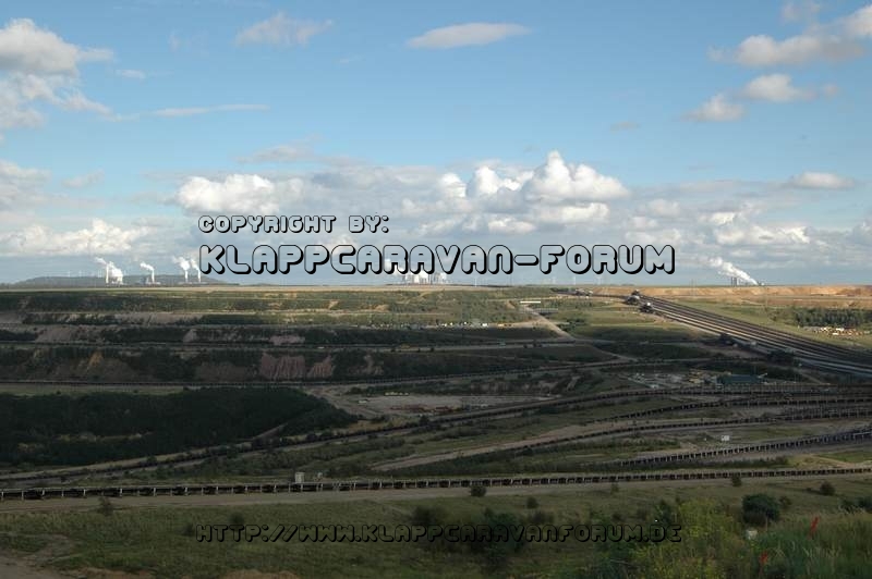 Eupen 2011 - Rückfahrt - Tagebau mit den drei Kraftwerken im Hintergrund